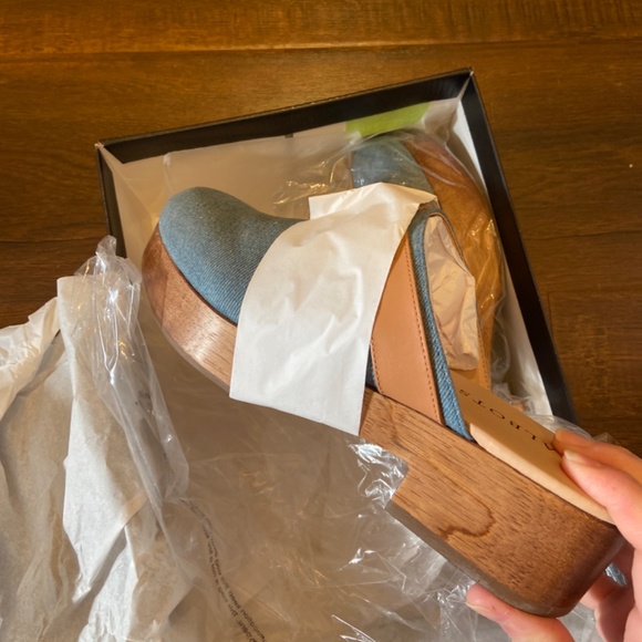 NEW IN BOX TALBOTS WINNI DENIM MULES CLOGS SZ 7.5 M SLIP ON DRESS SUMMER SPRING - Picture 2 of 8